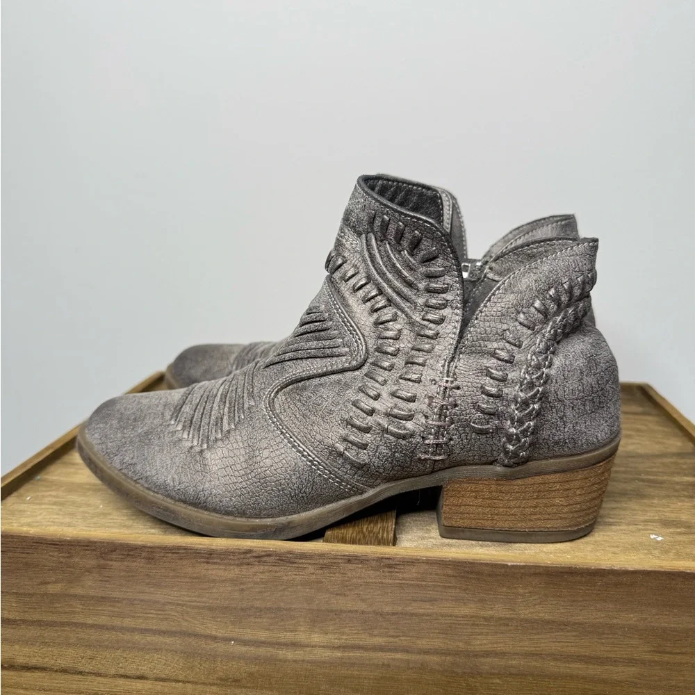 Not Rated Nosara ankle boots in a grey - Picture 5 of 10